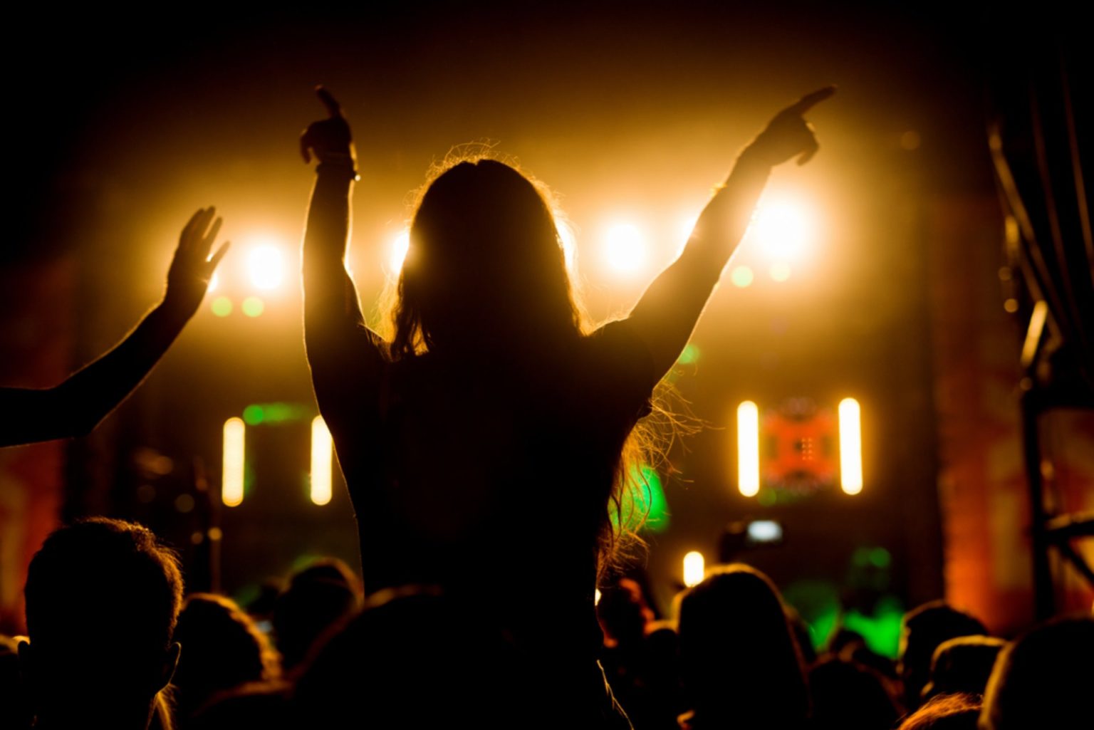 10 Concert Etiquette Tips For Live Music Shows | Homes For Students